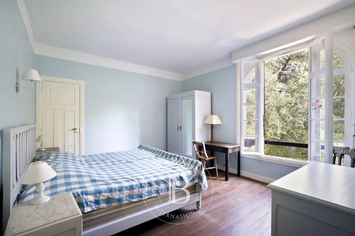 Image No.10-10 Bed House for sale