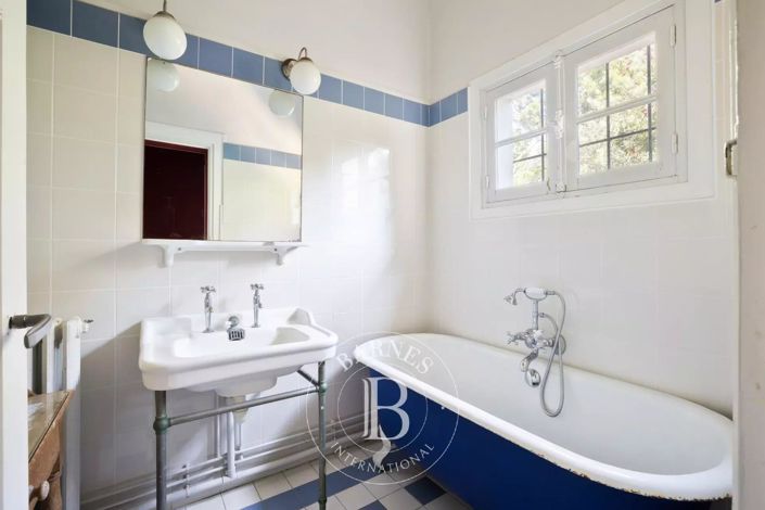 Image No.12-10 Bed House for sale