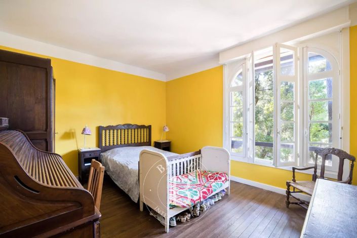 Image No.13-10 Bed House for sale