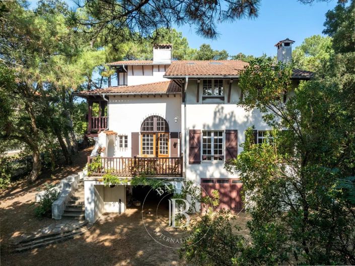 Image No.20-10 Bed House for sale