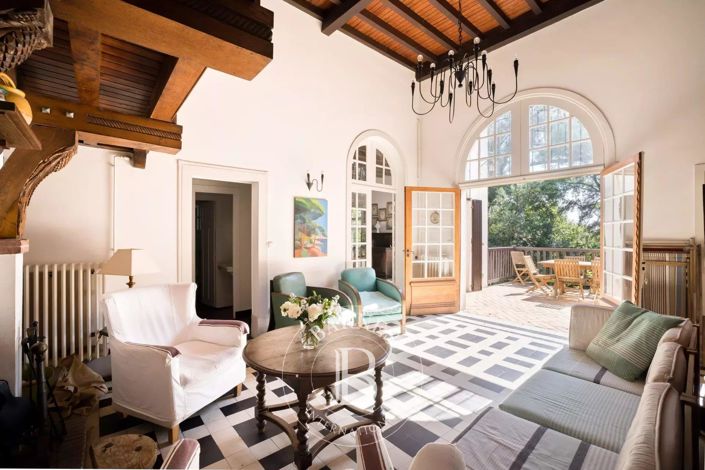 Image No.5-10 Bed House for sale