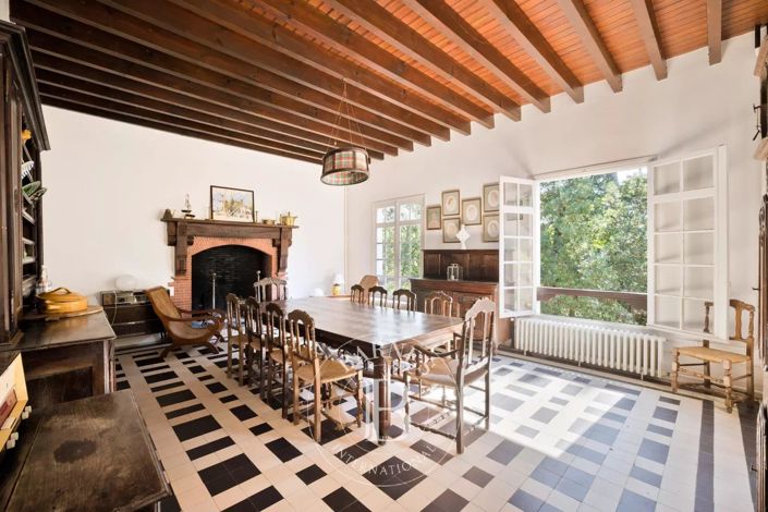 Image No.8-10 Bed House for sale