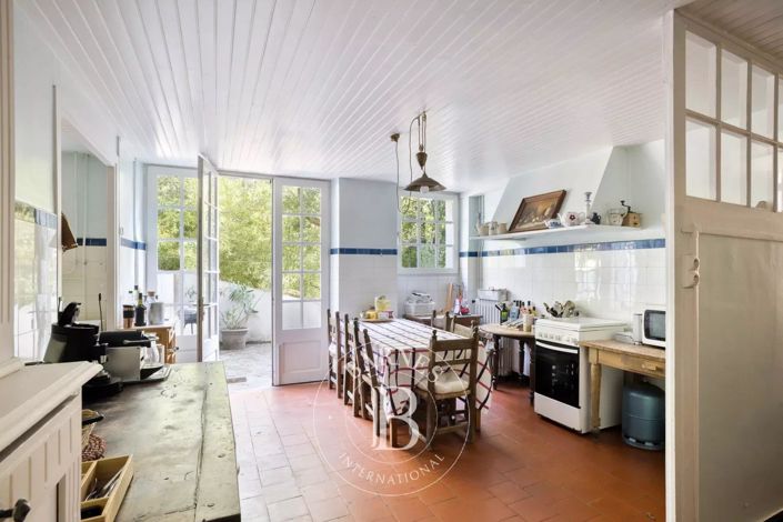 Image No.9-10 Bed House for sale