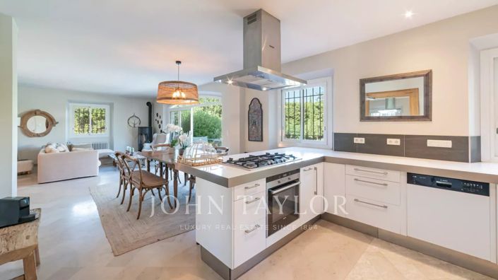 Image No.12-5 Bed House for sale