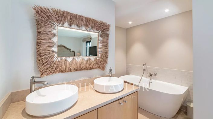 Image No.18-5 Bed House for sale