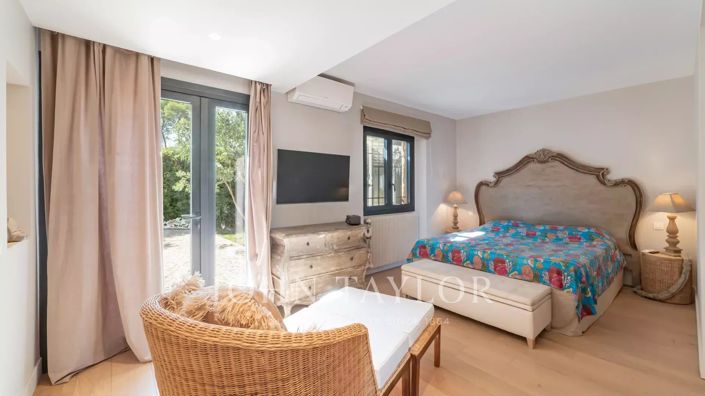 Image No.19-5 Bed House for sale