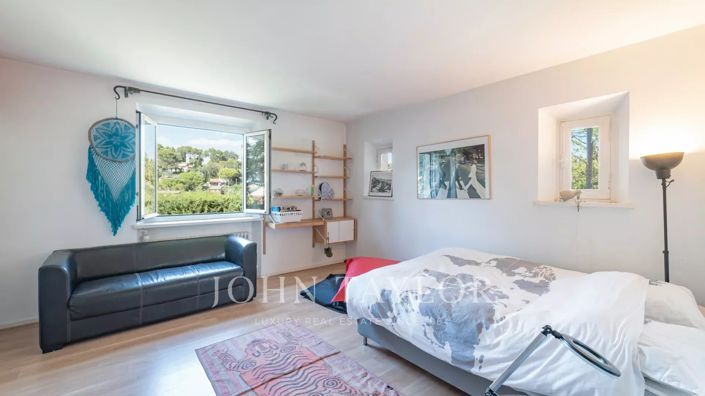 Image No.22-5 Bed House for sale