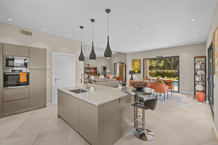 Image No.10-3 Bed House for sale