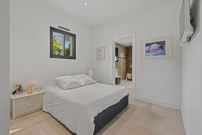 Image No.13-3 Bed House for sale