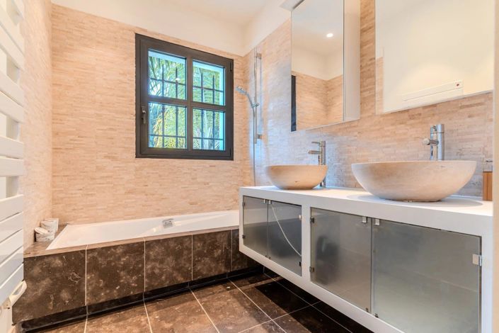 Image No.12-6 Bed House for sale