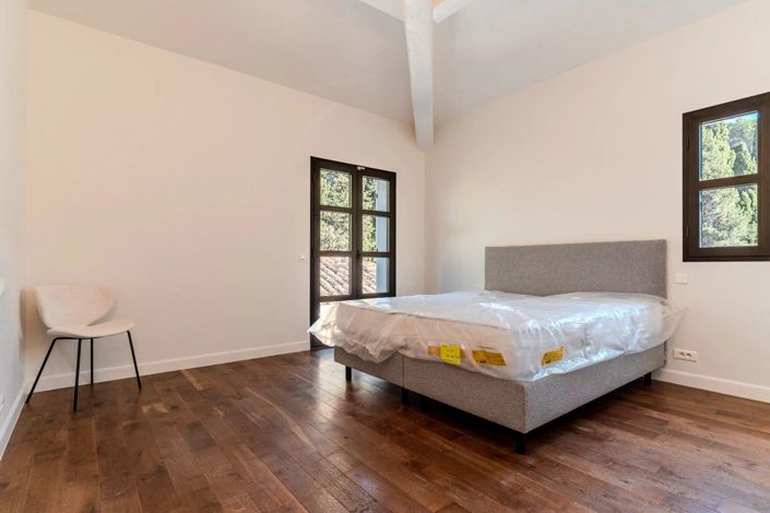 Image No.17-6 Bed House for sale