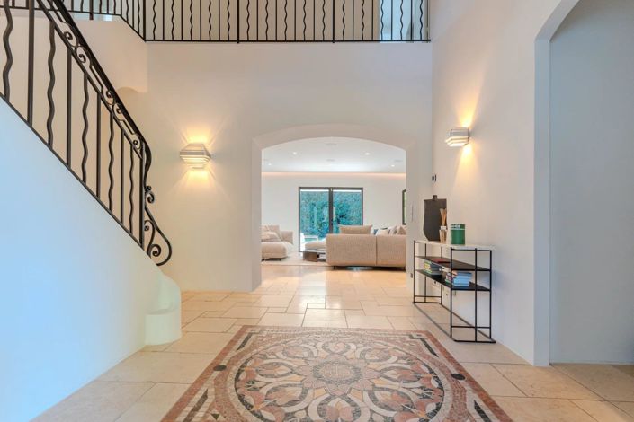 Image No.5-6 Bed House for sale