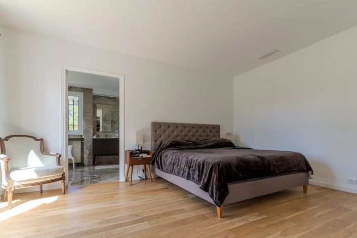 Image No.13-5 Bed House for sale