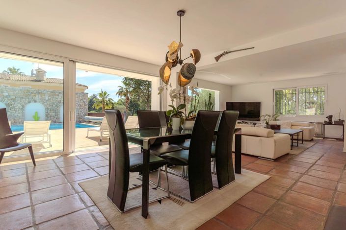 Image No.6-5 Bed House for sale