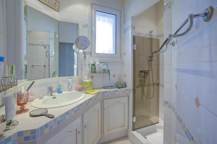 Image No.13-4 Bed House for sale