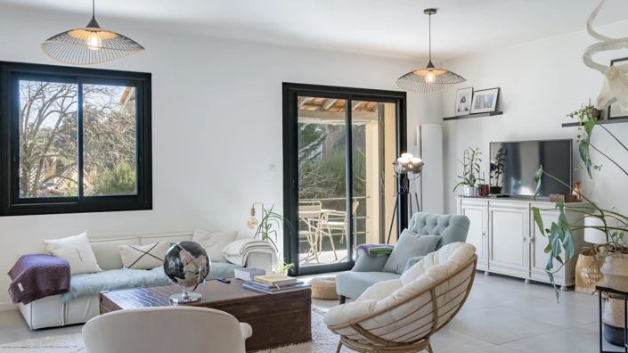 Image No.16-6 Bed House for sale