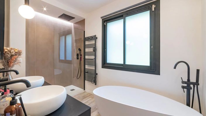 Image No.21-6 Bed House for sale