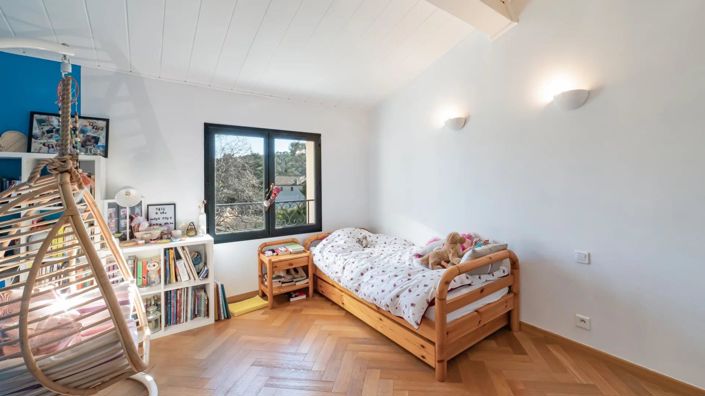 Image No.23-6 Bed House for sale