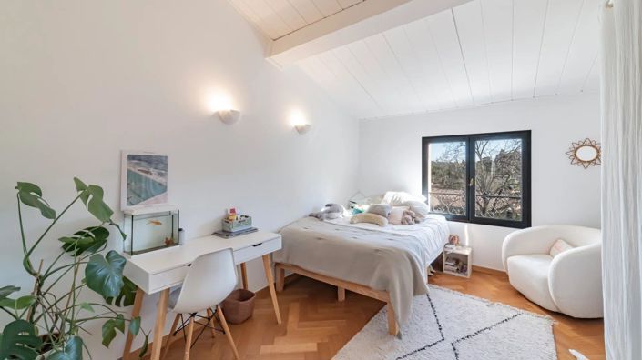 Image No.24-6 Bed House for sale