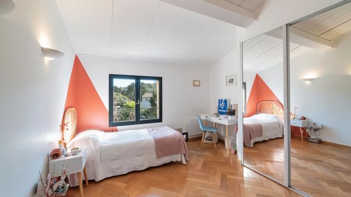 Image No.25-6 Bed House for sale