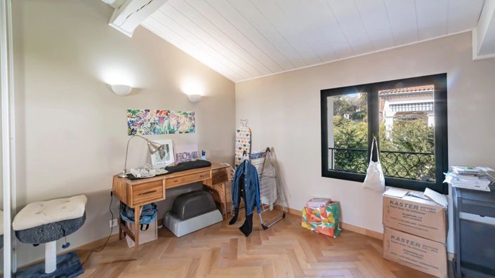 Image No.26-6 Bed House for sale