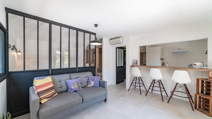 Image No.30-6 Bed House for sale