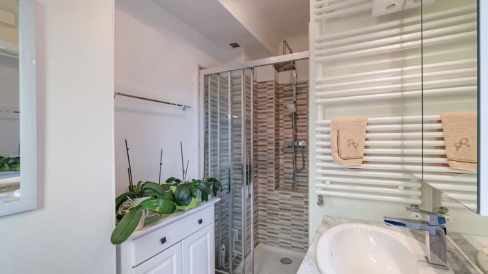 Image No.12-5 Bed House for sale