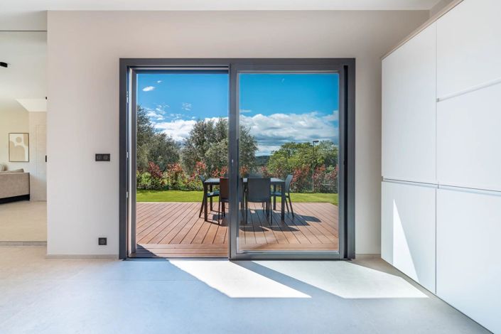 Image No.17-6 Bed House for sale