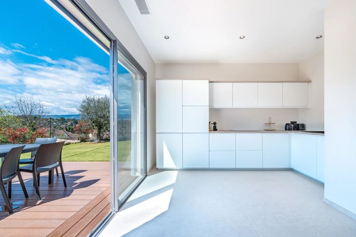 Image No.20-6 Bed House for sale