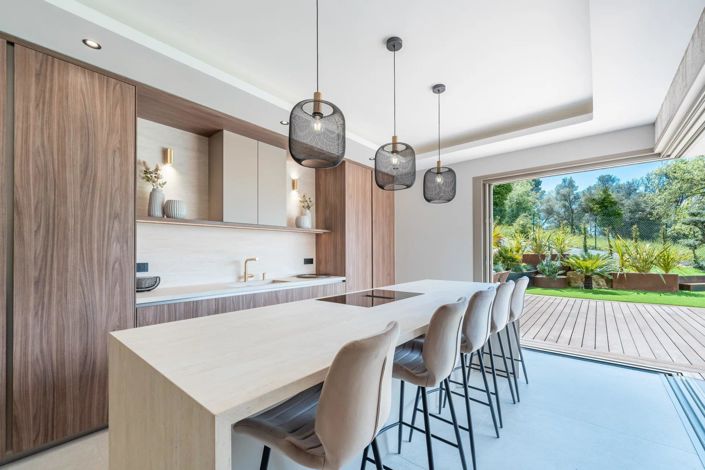 Image No.6-6 Bed House for sale