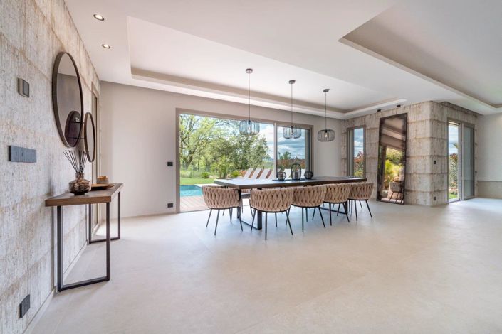 Image No.8-6 Bed House for sale