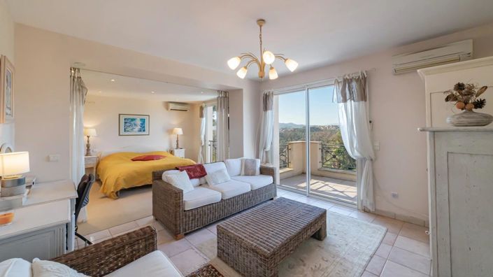 Image No.8-6 Bed House for sale