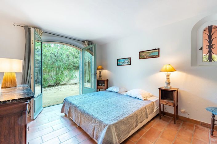 Image No.8-4 Bed House for sale