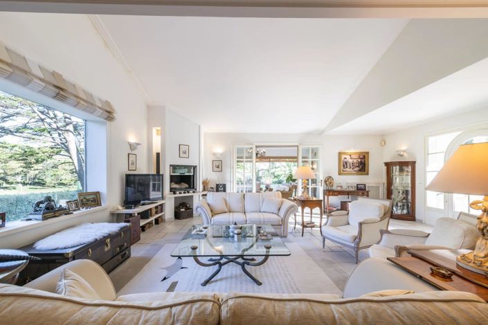 Image No.10-3 Bed House for sale