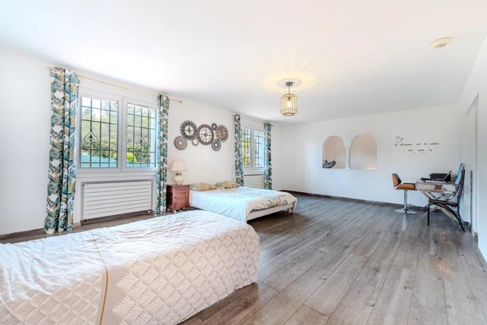 Image No.16-5 Bed House for sale