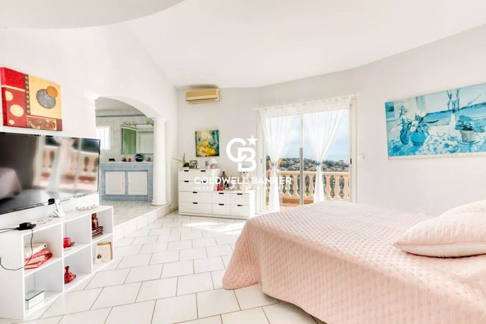 Image No.9-4 Bed House for sale