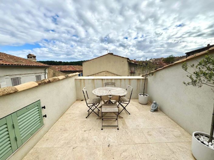 Image No.10-5 Bed House for sale