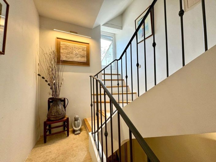 Image No.6-5 Bed House for sale