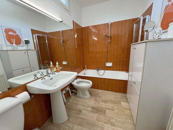 Image No.10-3 Bed House for sale