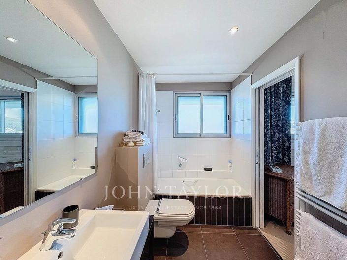 Image No.24-4 Bed Apartment for sale