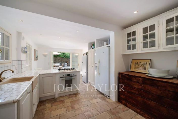 Image No.10-6 Bed House for sale