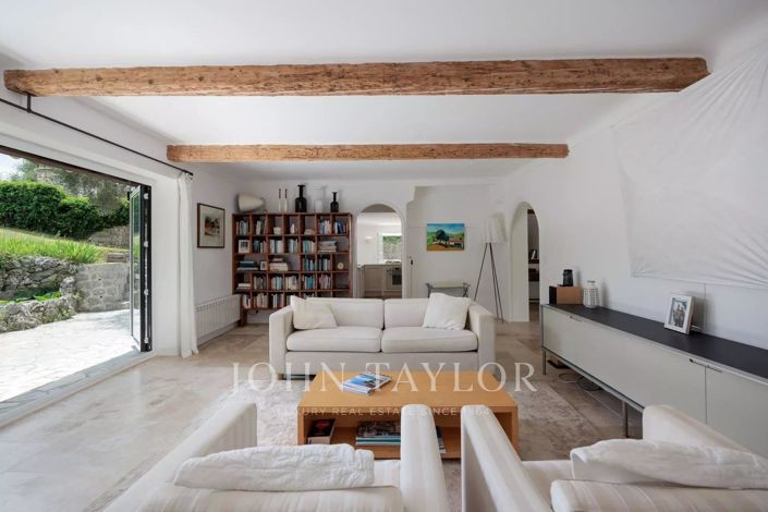 Image No.9-6 Bed House for sale