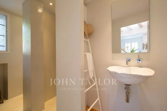 Image No.6-2 Bed House for sale