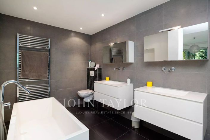 Image No.9-7 Bed House for sale