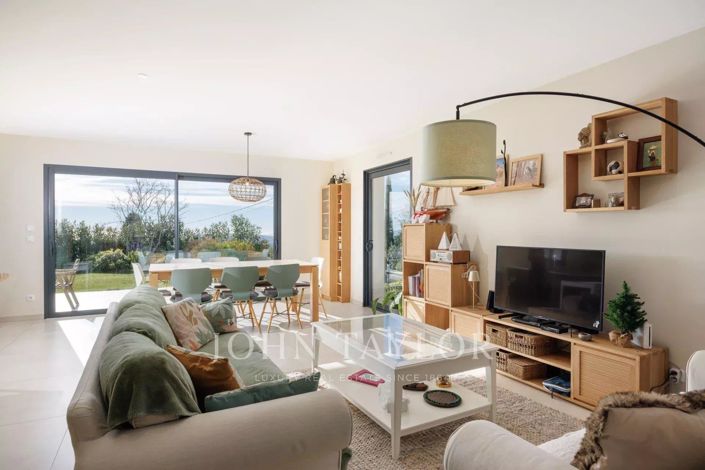 Image No.6-4 Bed House for sale