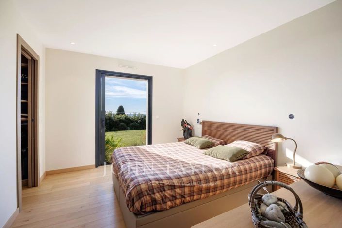 Image No.9-4 Bed House for sale