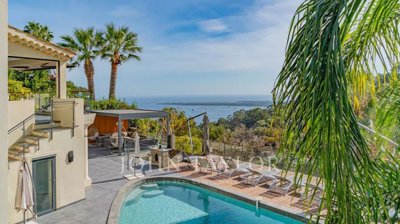 5 Bed House for sale