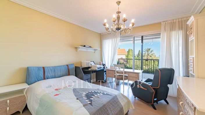 Image No.14-6 Bed Apartment for sale