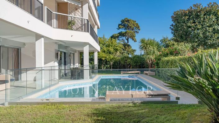 Image No.19-6 Bed Apartment for sale