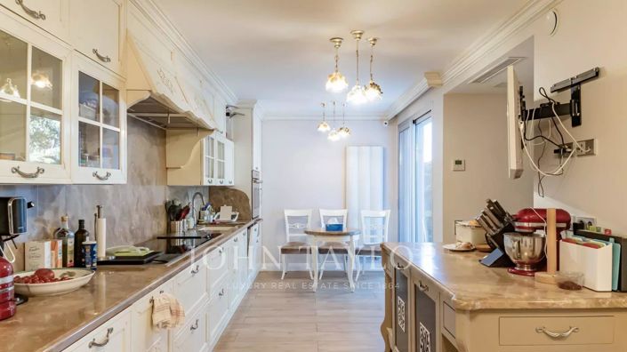 Image No.9-6 Bed Apartment for sale